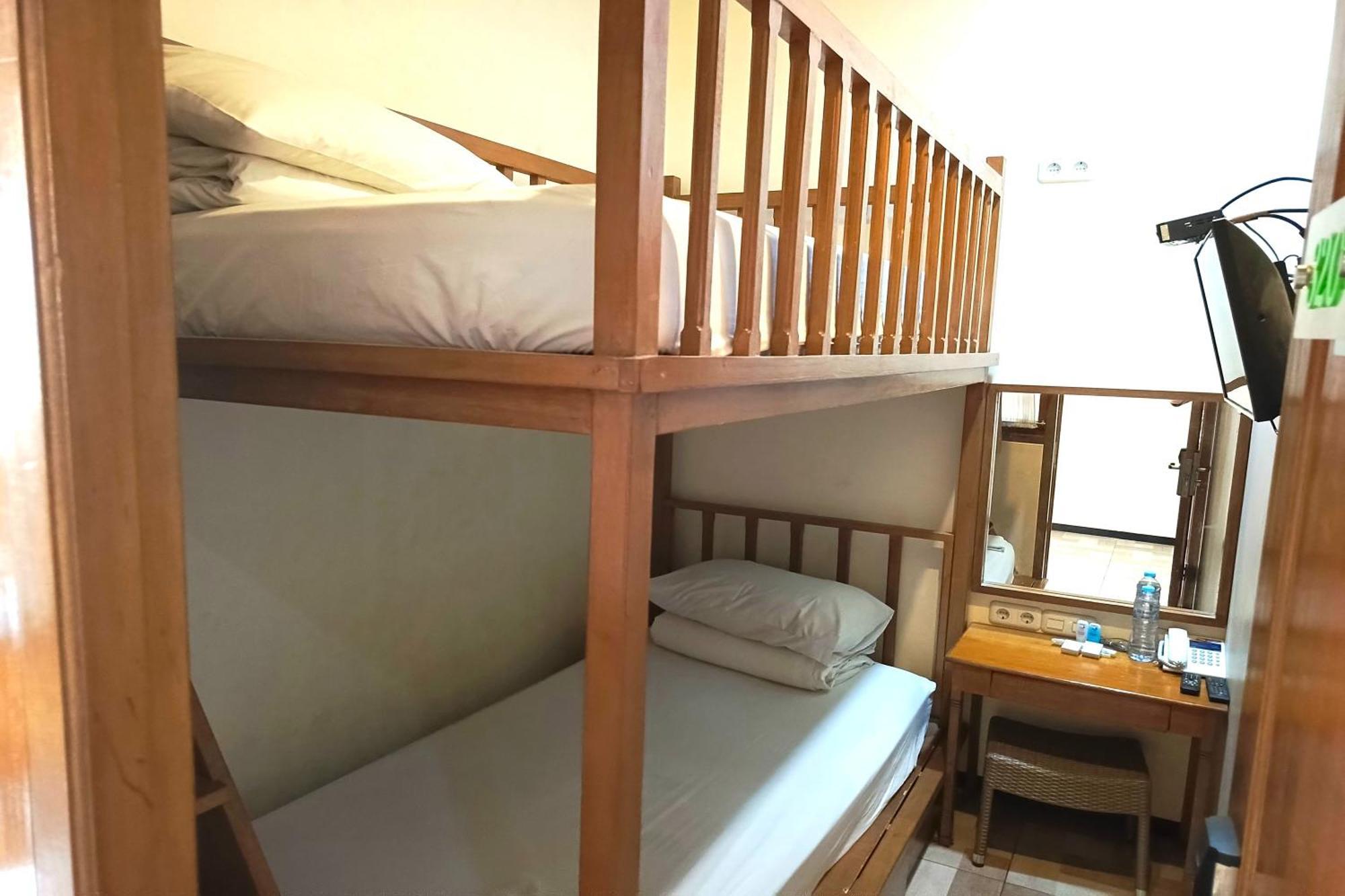 Java Capsule Hotel Malang Exterior photo
