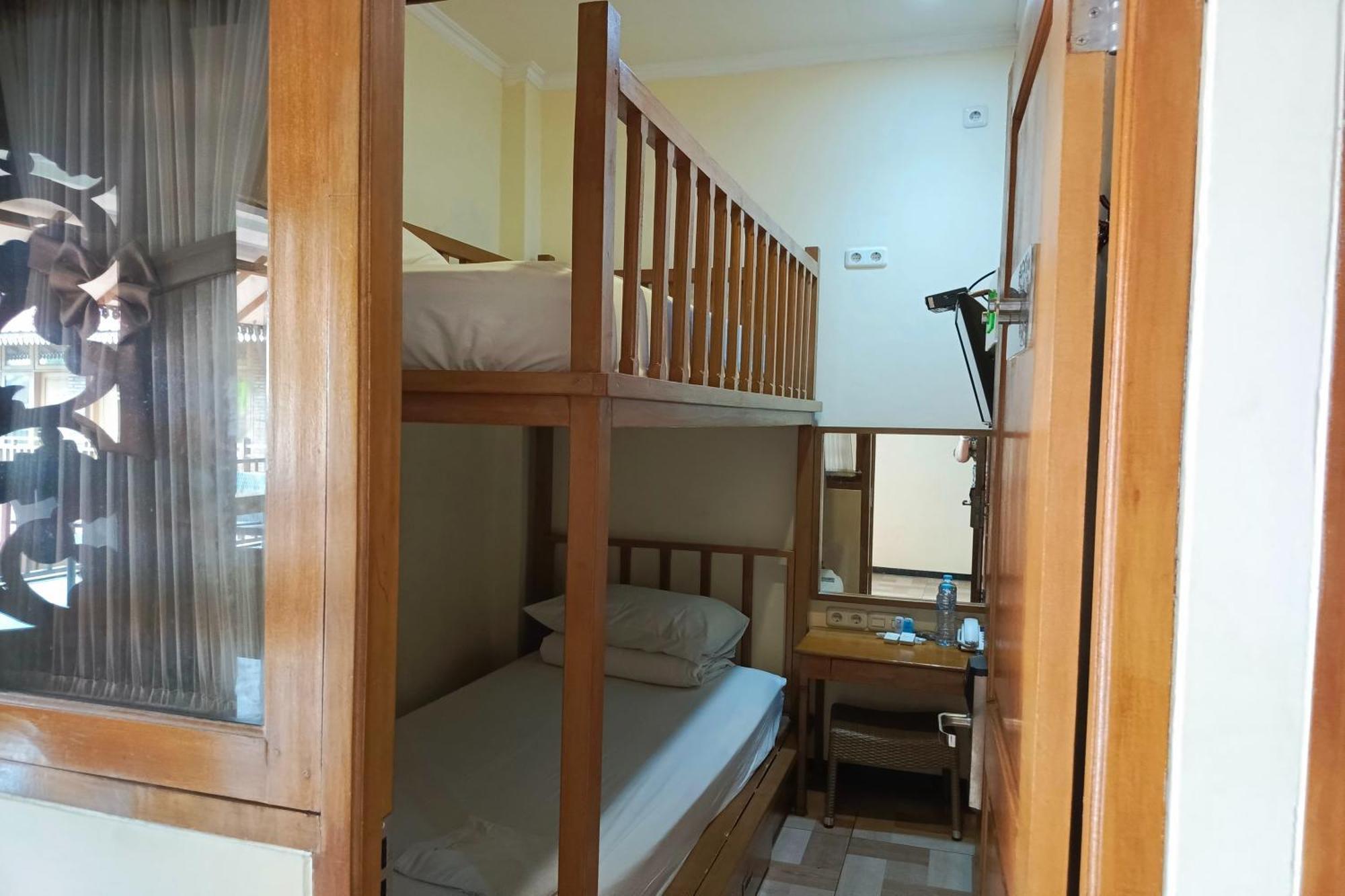 Java Capsule Hotel Malang Exterior photo