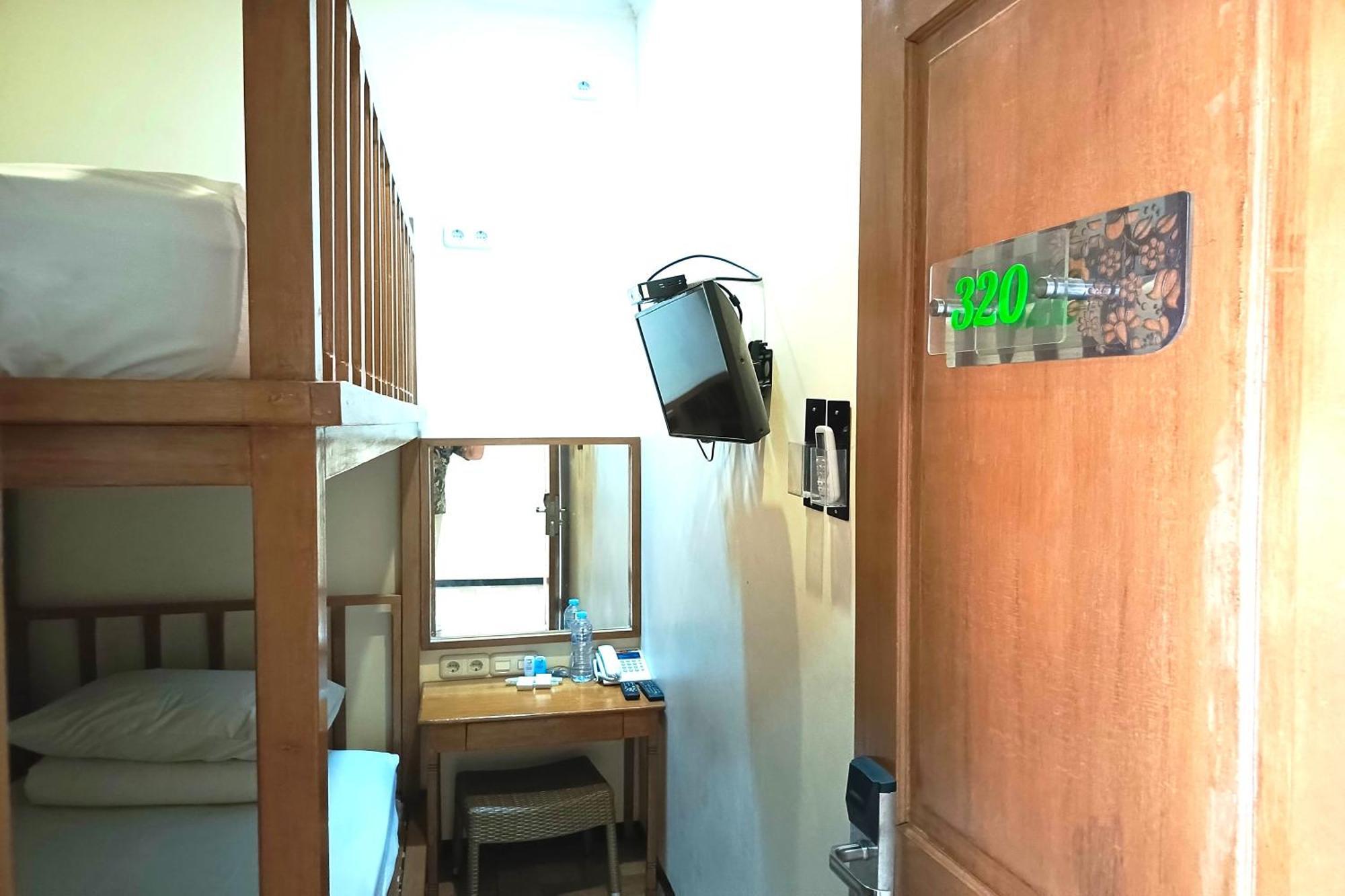 Java Capsule Hotel Malang Exterior photo