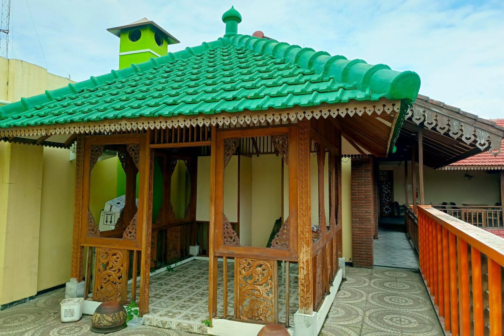 Java Capsule Hotel Malang Exterior photo